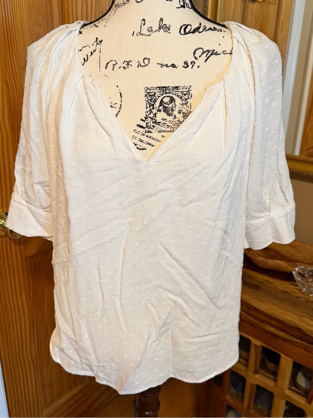 LOFT White Women's Swiss Dot V-Neck Blouse Size Medium.